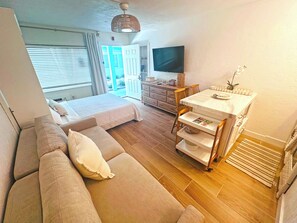 Iron/ironing board, free WiFi, bed sheets