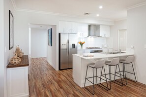Fridge, microwave, oven, stovetop - CONTEMPORY & FUN-FILLED COASTAL ESCAPE IN BEACHSIDE QUINDALUP (Quindalup)