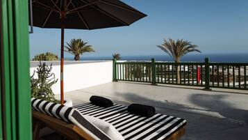 Junior suite | Luxe beddengoed, een minibar, een kluis op de kamer