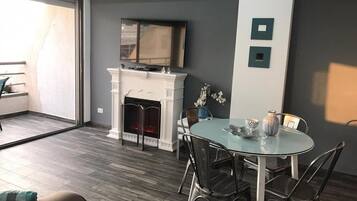Chalet, 2 Bedrooms, Smoking, Balcony | Living room