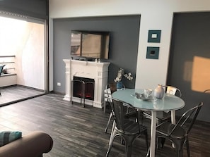 Chalet, 2 Schlafzimmer, Raucher, Balkon | Wohnzimmer