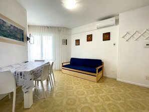 Appartement, 1 chambre, balcon, vue océan | Salle de séjour