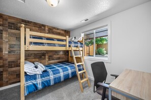 2 bedrooms, desk, iron/ironing board, free WiFi