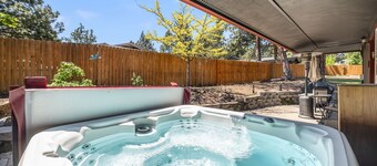 New Listing! Bend Home ~ Hot Tub ~ Dog Friendly