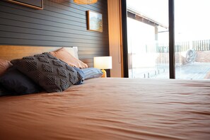4 chambres, bureau, Wi-Fi, draps fournis