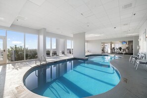 Una piscina techada, una piscina climatizada