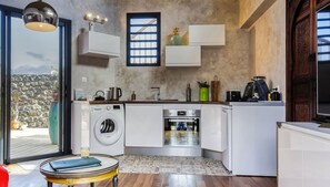 Fridge, microwave, oven, coffee/tea maker