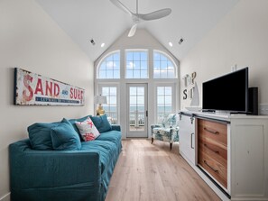 Smart-TV, Tischfußball, Arbeitsbereiche