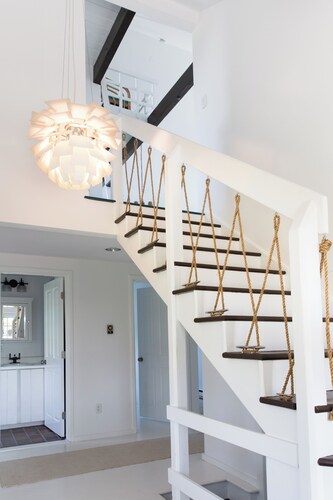 Luxury Nantucket Beach House: private oasis with water views