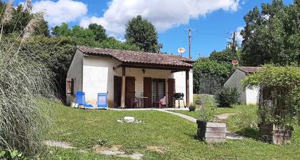 Maisonnette t3 39m2 petit terrain. Dans domaine au calme avec lac pédalos, pèche