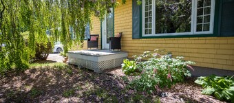 Distinctive 5-room inn, located a few steps from the river to discover the multi