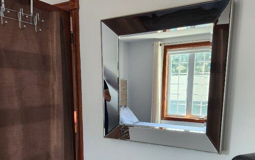 Distinctive 5-room inn, located a few steps from the river to discover the multi