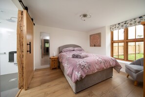 2 Schlafzimmer, Reisekinderbett, Internetzugang, Bettwäsche