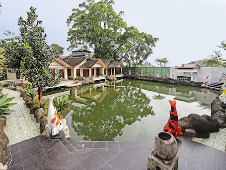 Outdoor pool. Hotel O Tjokro 3