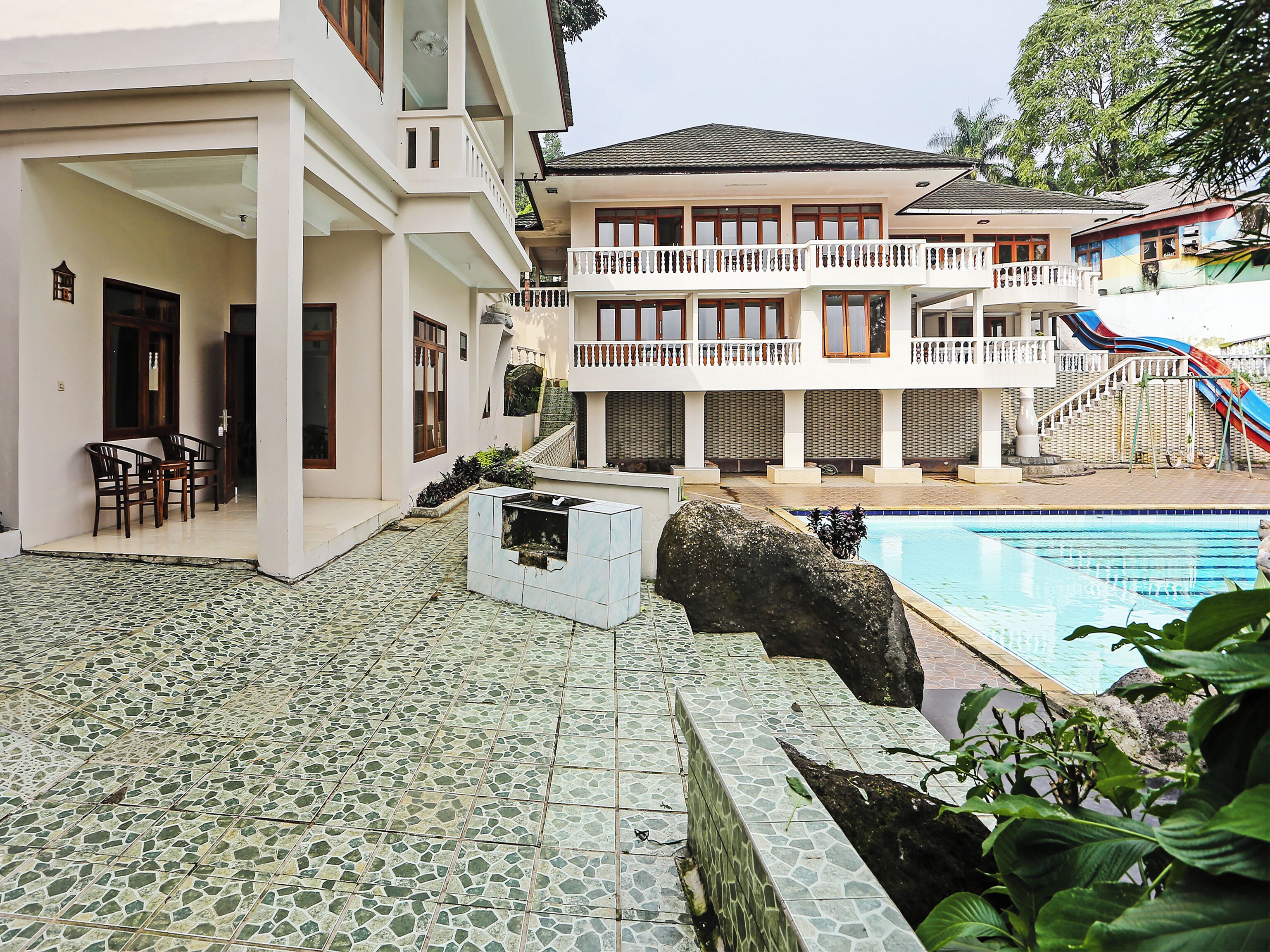 المنشأة من الخارج