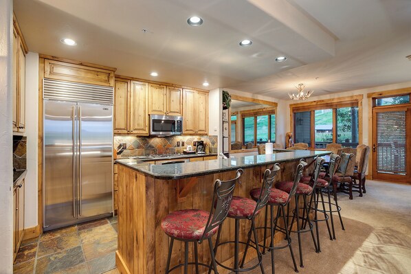 Fridge, oven, stovetop, dishwasher