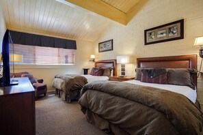 2 bedrooms, iron/ironing board, WiFi, bed sheets - SV705 | Ski In/Out | Winter Shuttle | Pool | Hot Tub (Steamboat Springs)