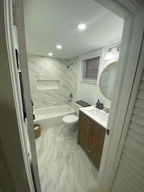 Hair dryer, towels, toilet paper - Cozy apartment (Miami)