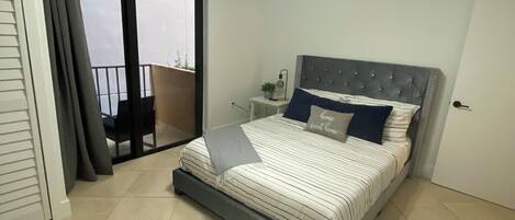 1 habitación, tabla de planchar con plancha, wifi y ropa de cama