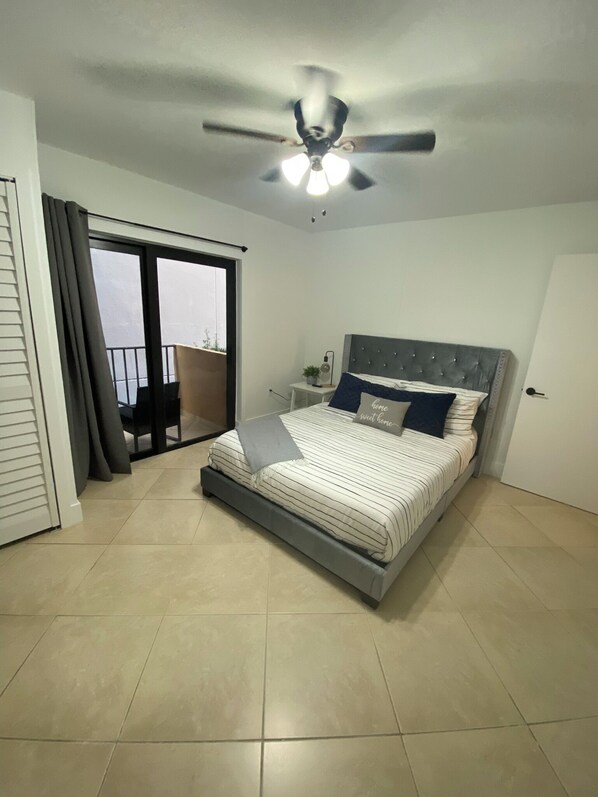 1 habitación, tabla de planchar con plancha, wifi y ropa de cama