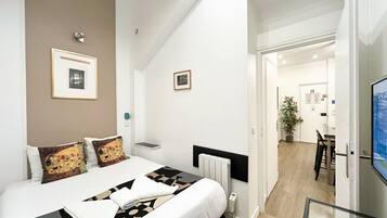 1 slaapkamer, een strijkplank/strijkijzer, gratis wifi, beddengoed