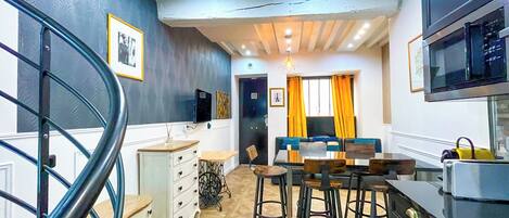 تناول الطعام