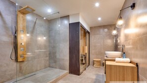 Suihku, hiustenkuivaaja, pyyhkeet