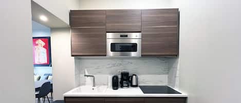 Fridge, microwave, oven, coffee/tea maker