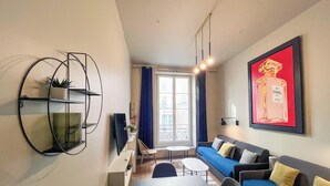 TV - Urban Flat 94 - Sublime 4BDR Flat Coco Chanel (París)