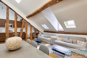TV - Urban Flat  117 - Charming 3BDR Apartment in Paris (París)