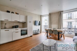 Fridge, microwave, oven, coffee/tea maker