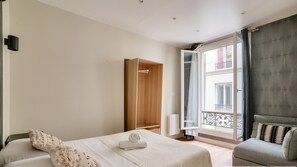 2 bedrooms, iron/ironing board, free WiFi, bed sheets
