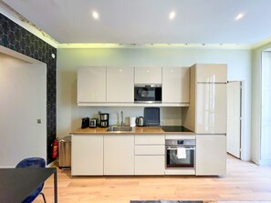 Fridge, microwave, oven, coffee/tea maker