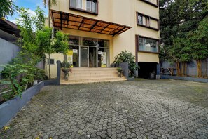 Exterior - OYO 92723 Sultan Residence Syariah (Jakarta)