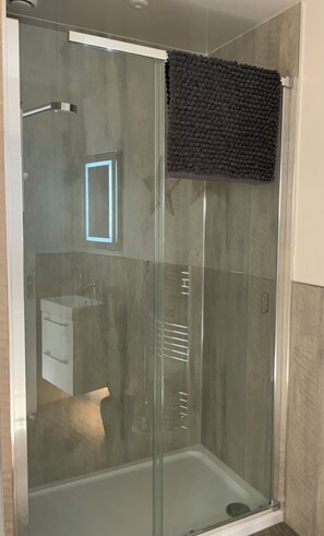 Apartment, 1 Bedroom (Deeside Snug) | Bathroom - Deeside Snugs (Aboyne)