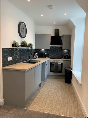 Apartamento, 1 quarto (Deeside Snug) | Cozinha privada | Chaleira elétrica, torradeira