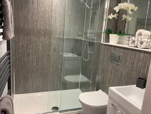 Apartment, 1 Bedroom (Highland Snug) | Bathroom - Deeside Snugs (Aboyne)