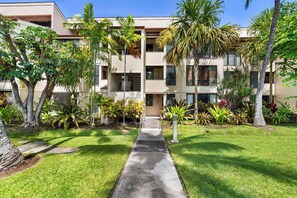 Exterior - Keauhou Kona Surf & Racquet 1104: Ocean Views, Resort Amenities & Prime Location (Kailua Kona)