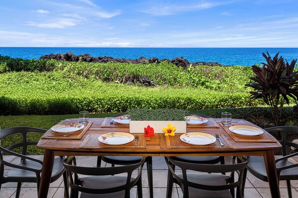 Outdoor dining - Keauhou Kona Surf & Racquet 1104: Ocean Views, Resort Amenities & Prime Location (Kailua Kona)