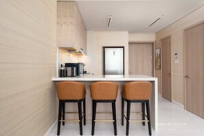 Appartement | Cuisine privée | Réfrigérateur, micro-ondes, four, bouilloire électrique