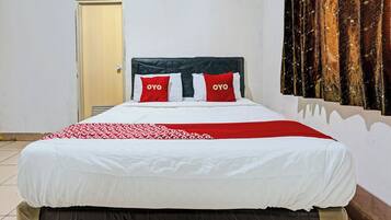 Deluxe Double Room | Laptop workspace, free WiFi, bed sheets