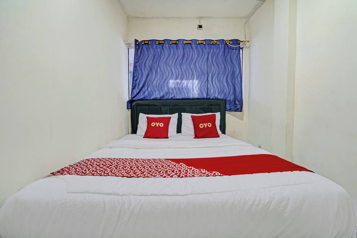 Standard Double Room | Laptop workspace, free WiFi, bed sheets