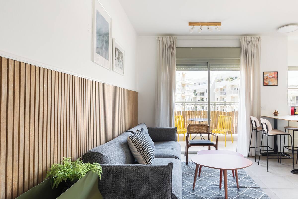 Basic Apartment | 2 bedrooms, blackout drapes, iron/ironing board, free WiFi
