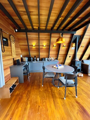 Romantic Chalet | Dining room - Vila Rosa Lodges (Praia Grande)