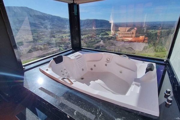 Chalet | Baño | Bañera y ducha independientes y bañera de agua termal