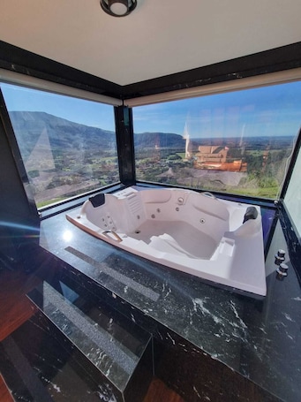 Chalet | Bathroom | Separate tub and shower, spring water tub, free toiletries, hair dryer