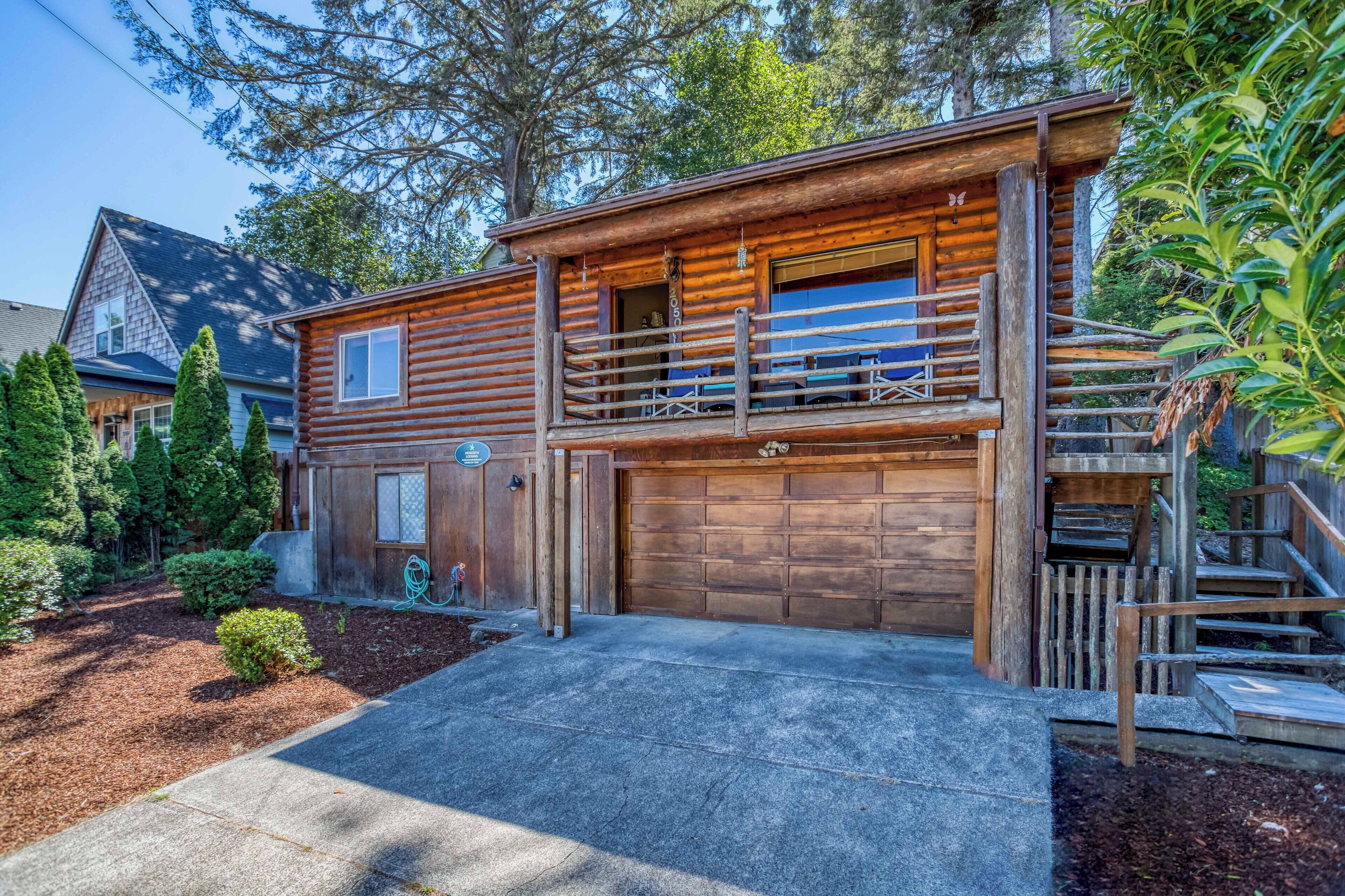 Modern Amenities, Log Cabin Vibes Near Casino, Dining and the Beach!