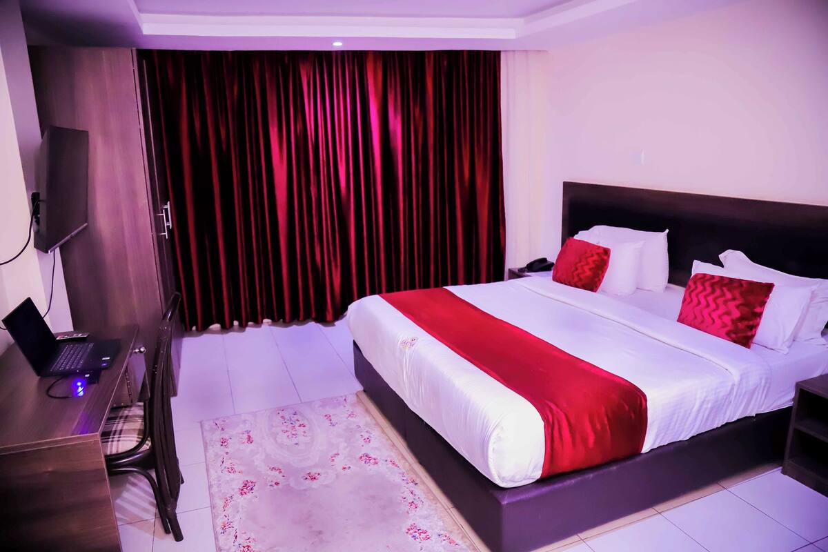 Deluxe Double Room Single Use