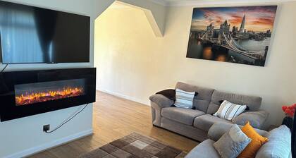 Stunning cozy three bedroom house near ARI