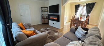 Stunning cozy three bedroom house near ARI